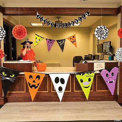 Fun Express Party Supplies Large Character Plastic Pennant Banner Halloween Decoration
