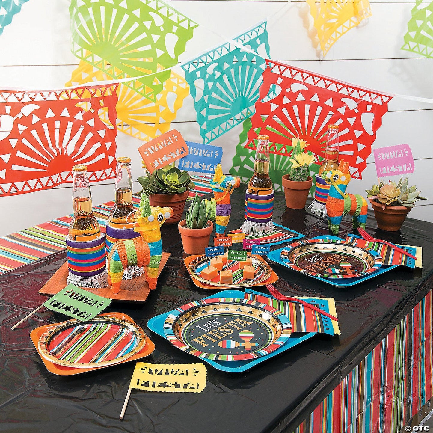 Viva Fiesta Dessert Plates 7″ by Fun Express from Instaballoons